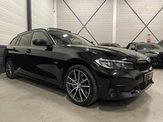 BMW 3 Serie PANO/HEAD-UP/ACC/LEER-SPORT/SFEER/CAMERA/KEYLESS/SHADOW-LINE/18