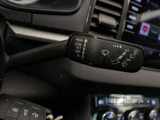 Škoda Karoq Skoda Karoq 1.0 TSI Ambition Sport (APPLE CARPLAY,NAVI,LED,CRUISE,CAMERA,CLIMATE,GETINT,SPORTSTOELEN,PDC,NETTESTAAT) - afbeelding nr 12
