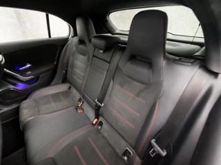 Mercedes-Benz A-Klasse 218Pk Automaat (SCHUIFDAK, GROOT NAVI, SFEERVERLICHTING, MEMORY SEATS, BURMESTER, CAMERA, LEDER/ALCANTARA, WIDE SCREEN, STOELVERWARMING, NIEUWE APK, NIEUWSTAAT) - afbeelding nr 17