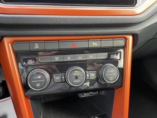 Volkswagen T-Roc Navigatie Camera Virtual Cockpit Clima ACC Extra Getint Glas 17 Inch velgen Mirror LInk Carplay Android Auto DAB 1e Eigenaar NL Auto - afbeelding nr 19