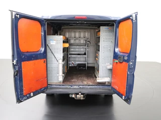 Peugeot Boxer Peugeot Boxer 2.0 BlueHDI 130PK Premium | 2xSchuifdeur | Navigatie | Airco | Trekhaak | Betimmering - afbeelding nr 4