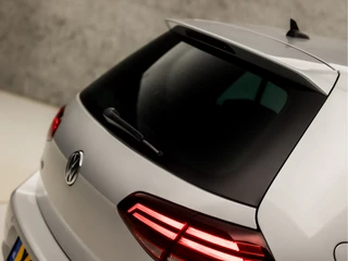 Volkswagen Golf Volkswagen Golf 1.0 TSI Luxury Automaat (APPLE CARPLAY, GROOT NAVI, CLIMATE, STOELVERWARMING, SPORTSTOELEN, ADAPTIVE CRUISE, LM VELGEN, GETINT GLAS, PARKEERSENSOREN, NIEUWE APK, NIEUWSTAAT) - afbeelding nr 31