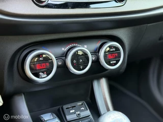 Alfa Romeo Giulietta Alfa Romeo Giulietta 1.4 T Exclusive | Leder | Pano | 170PK - afbeelding nr 32