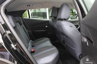 Peugeot e-2008 Peugeot e-2008 EV Allure 50 kWh / Camera / Half leder / Virtual Cockpit / 17'' / LED Koplampen / Keyless / Navigatie / Stoelverwarming / Cruise Control - afbeelding nr 12