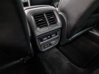 Volkswagen Tiguan Volkswagen Tiguan 1.5 TSI ACT Sportline Business 150Pk Automaat (PANORAMADAK, APPLE CARPLAY, GROOT NAVI, LED KOPLAMPEN, KEYLESS, LEDEREN SPORTSTOELEN, STOELVERWARMING, ADAPTIVE CRUISE, ELEK ACHTERKLEP, GETINT GLAS, NIEUWSTAAT) - afbeelding nr 16