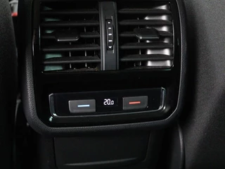 Volkswagen Passat Volkswagen Passat 1.4 TSI PHEV GTE | Stoelverwarming | Massage |  Carplay | Camera | Adaptive cruise | Matrix LED | Navigatie | Memory | Sfeerverlichting - afbeelding nr 34