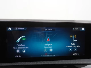 Mercedes-Benz A-Klasse Mercedes-Benz A-Klasse 250e AMG // Panoramadak // Memory // Trekhaak // Keyless // Carplay // Sfeerverlichting // MultiBeam LED // Night Pakket // Augmented Reality - afbeelding nr 25
