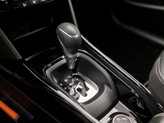 Peugeot 2008 Peugeot 2008 1.2 PureTech Sport Automaat (APPLE CARPLAY, NAVIGATIE, CAMERA, CLIMATE, LEDER, SPORTSTOELEN, PARKEERSENSOREN, CRUISE, LM VELGEN, NIEUWSTAAT) - afbeelding nr 10