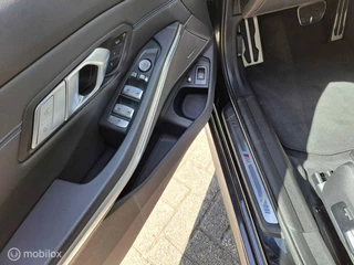 BMW 3 Serie BMW 3-serie Touring 330e M-Sport|Pano|Laser|Head-Up - afbeelding nr 17