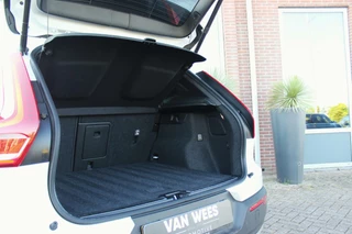 Volvo XC40 ➡️ Volvo XC40 1.5 T5 Recharge Inscription 262 pk | 1e eigenaar | 19 inch | Camera | Dakraam | LED | DAB | Trekhaak | Voorruit verwarming | Telefoon lader | NL auto | inc BTW | - afbeelding nr 35