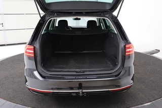 Volkswagen Passat Volkswagen Passat 1.4 TSI TSI Highline | Stoelverwarming | Carplay |  Trekhaak| Leder/Alcantara | Full LED | Navigatie | Adaptive cruise | Climate control - afbeelding nr 14