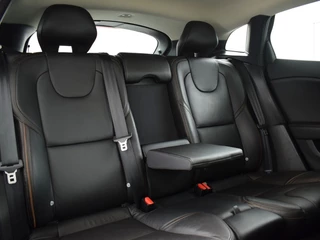 Volvo V40 Volvo V40 Cross Country 1.5 T3 Summum | Leder • Standkachel • Keyless • Goed onderhouden - afbeelding nr 11