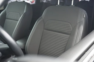 Ford Kuga Ford Kuga 120PK Titanium TREKHAAK | CARPLAY | KEYLESS | CAMERA | ELEK.KLEP - afbeelding nr 10