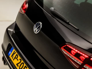 Volkswagen Golf Volkswagen Golf 1.4 TSI GTE Sport 204Pk Automaat (APPLE CARPLAY, NAVIGATIE, CLIMATE, LEDEREN SPORTSTOELEN, PARKEERSENSOREN, GETINT GLAS, CRUISE, NIEUWE APK, NIEUWSTAAT) - afbeelding nr 28