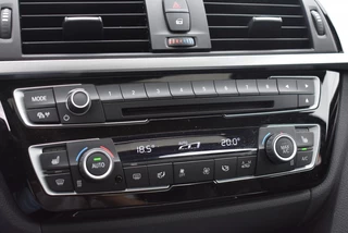 BMW 3 Serie BMW 3 Serie 330E HIGH EXEC. / SCHUIF KANTELDAK / STOELVERWARMING / LEDERE BEKLEDING - afbeelding nr 23
