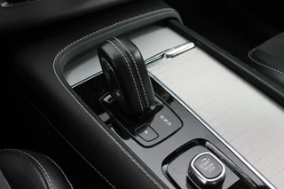 Volvo XC90 Volvo XC90 T8 Recharge AWD R-Design | Longe Range | Panoramadak | Stoelverwarming | BLIS | Trekhaak | Harman / Kardon | Glossy Black | Keyless - afbeelding nr 45