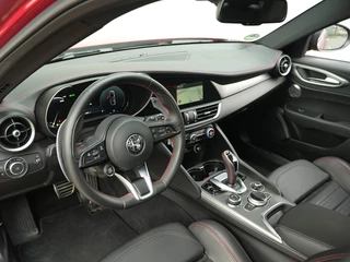 Alfa Romeo Giulia Alfa Romeo Giulia 2.0 Turbo 280 PK Competizione Q4 AWD | Harman | Veloce | 19