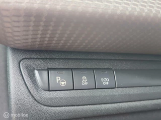 Peugeot 2008 Peugeot 2008 1.2 PureTech Allure |AUT | Navi | Trekhaak - afbeelding nr 15