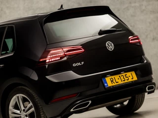 Volkswagen Golf Volkswagen Golf 1.5 TSI R-Line Sport 150Pk Automaat (VIRTUAL COCKPIT, APPLE CARPLAY, GROOT NAVI, CAMERA, LED KOPLAMPEN, ALCANTARA, ADAPTIVE CRUISE, LM VELGEN, DAB+, NIEUWE APK, NIEUWSTAAT) - afbeelding nr 14