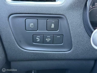 Citroën C4 Citroen C4 1.2 PureTech Feel 5 deurs  Navigatie , parkeerhulp voor en achter , Bleutooth , Climate - & Cruise controle , Trekhaak  1500kg trekgewicht .  1e eigenaar - afbeelding nr 28