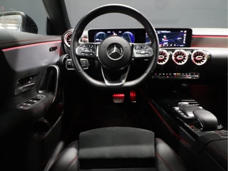 Mercedes-Benz CLA [APPLE CARPLAY, CAMERA, CRUISE CONTROL,STOELVERWARMING, SFEERVERLICHTING, PDC 360, LED LAMPEN PEFORMANCE, HALF LEDER, FLIPPERS, NAVIGATIE, NIEUWSTAAT] - afbeelding nr 8