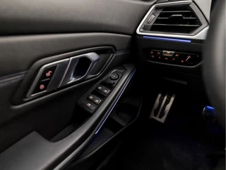 BMW 3 Serie BMW 3 Serie 320i M Sport 184Pk Automaat (APPLE CARPLAY, M PAKKET, GROOT NAVI, SFEERVERLICHTING, LEDER/ACANTARA, SPORTSTOELEN, GETINT GLAS, PARKEERSENSOREN, NIEUWE APK, NIEUWSTAAT) - afbeelding nr 21