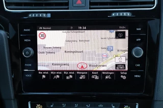 Volkswagen Golf Volkswagen Golf 7.5 GTI DSG / Vol Opties! / 230PK! / DSG / ACC / Pano / Virtual Cockpit / Camera / Navi / 19