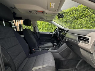 Volkswagen Touran Volkswagen Touran 2.0 TDI SCR EURO 6, HONDENAUTO, FACELIFT, NAVI, CRUISE, ECC-AIRCO, PARKEERSENSOREN, LICHTMETAAL 16