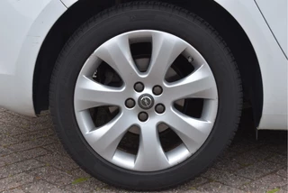 Opel Astra Opel Astra 1.4 Turbo Blitz | NL-Auto | Nav | Cruise Contr | Bluetooth | Trekhaak | 4-Seasons | NAP | Netjes - afbeelding nr 30