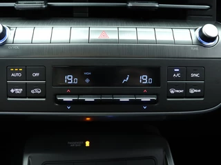 Hyundai Kona Hyundai Kona Electric Comfort 65.4 kWh | Navigatie | Camera | Cruise control - afbeelding nr 42