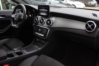 Mercedes-Benz GLA Mercedes-Benz GLA 180 Business Solution AMG / Camera / Apple CarPlay / Half leder / 19'' / Navigatie / Stoelverwarming / Cruise Control - afbeelding nr 13