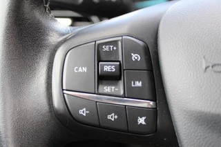 Ford Fiesta Ford Fiesta 1.0-100pk EcoBoost Titanium 5drs. Uiterst nette, luxe en zuinige Ford Fiesta. Voalautm. airco, Cruise control, Navigatie, LM wielen, Metallic lak, Parkeersensoren achter, Telefoonvoorb., Lane assist etc. - afbeelding nr 13