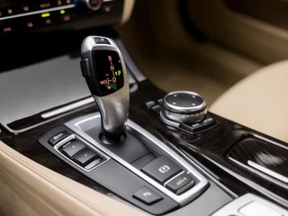 BMW 5 Serie BMW 5 Serie 535i High Executive 306Pk Automaat (VIRTUAL COCKPIT, 6 CILINDER, GROOT NAVI, MEMORY SEATS, LEDER, STOELVERWARMING, CAMERA, HARMAN/KARDON, XENON, NIEUWE APK, NIEUWSTAAT) - afbeelding nr 12