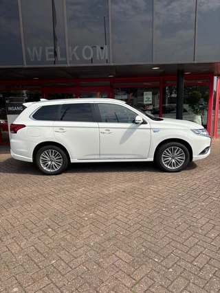 Mitsubishi Outlander 2.4 PHEV PURE