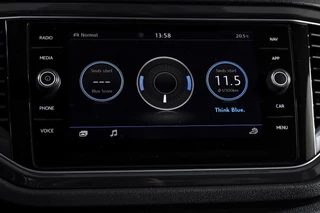 Volkswagen T-Roc Volkswagen T-Roc 2.0 TSI 190 PK 4Motion Sport - Automaat | Dig. Cockpit | Cruise Control | Stoelverw. | PDC | NAV + App. Connect | ECC | Afn. Trekhaak | LM 17
