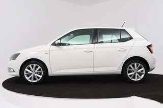 Škoda Fabia Skoda Fabia 1.0 TSI Clever (LED, NAVIGATIE, STOELVERWARMING, PARKEERSENSOREN, STUURBEDIENING, TREKHAAK) - afbeelding nr 2