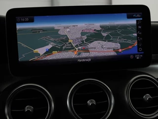 Mercedes-Benz C-Klasse Mercedes-Benz C-klasse 180 Business Solution AMG | Panoramadak | Leder | Stoelverwarming | Cruise control | 360 Camera | Elektrische achterklep | Carplay | Burmester - afbeelding nr 14