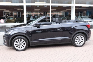 Volkswagen T-Roc Volkswagen T-Roc Cabrio 1.5 TSI R-Line Automaat. Eerste eigenaar, nieuwstaat! Trekhaak. - afbeelding nr 6