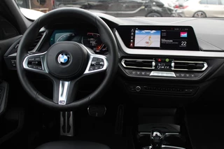 BMW 1 Serie BMW 1 Serie 118i Executive Ed. M Sport / Navigatie / Half leder / 19'' / Sportstoelen / Blackpack / Dakspoiler / Stoelverwarming / Cruise Control / Getint glas - afbeelding nr 7
