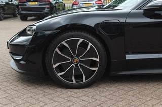 Porsche Taycan Porsche Taycan Performance 84 kWh / Panoramadak / Camera / Passenger Display / 20'' / Luchtvering / Sportchrono / Stoelventilatie / Stuurverwarming / Dodehoek / Apple CarPlay / Stoelverwarming / Cruise Control - afbeelding nr 14