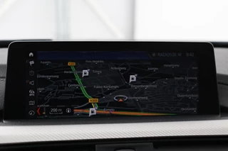 BMW 3 Serie BMW 3-serie 318i M Sport | Panoramadak | Leder |  Stoelverwarming | Camera | Sportstoelen | Navigatie | Climate control | Dodehoek detectie | Park Assist | Full LED - afbeelding nr 10