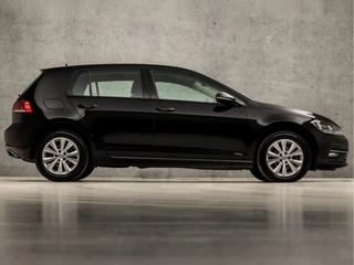 Volkswagen Golf (APPLE CARPLAY, GROOT NAVI, CLIMATE, ADAPTIVE CRUISE, SPORTSTOELEN, LM VELGEN, PARKEERSENSOREN, DAB+, NIEUWE APK, NIEUWSTAAT) - afbeelding nr 4