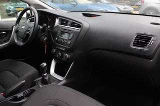 Kia cee'd Kia cee'd 1.6 GDI ComfortLine / Bluetooth  / Radio / Cruise Control / Airco - afbeelding nr 13