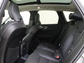 Volvo XC60 Volvo XC60 T8 AWD Plus Dark | Panoramadak | 360° Camera | Dodehoekdetectie - afbeelding nr 9