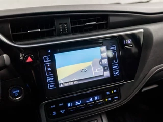 Toyota Auris Toyota Auris Touring Sports 1.8 Hybrid Sport Automaat (PANORAMADAK, NAVIGATIE, LEDER, STOELVERWARMING, CAMERA, SPORTSTOELEN, KEYLESS, LED KOPLAMPEN, NIEUWE APK, NIEUWSTAAT) - afbeelding nr 9