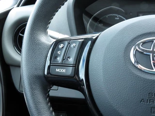 Toyota Yaris Toyota Yaris 1.5 Hybrid Dynamic | NAVI | ACHTERUITRIJCAMERA | KEYLESS ENTRY | CRUISE CONTROL | DEALER ONDERHOUDEN | - afbeelding nr 17