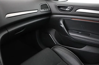 Renault Mégane Renault Mégane 1.2 TCe Bose | Trekhaak | Navigatie | Camera |  Half leder | Keyless | Dodehoek detectie | Massage | Cruise control | Climate control - afbeelding nr 24