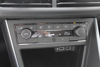 Volkswagen Polo Volkswagen Polo 1.0 TSI Highline Automaat 6.712 km! / NIEUWSTAAT! / Camera / Virtual Cockpit / Navigatie / Apple CarPlay / 16'' / Climate Control / Parkeerhulp V+A / ACC - afbeelding nr 26