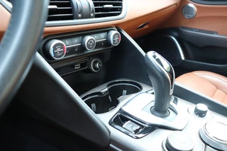 Alfa Romeo Giulia Alfa Romeo Giulia 2.0T TI/STOEL.STUUR.VERW/KEYLESS/ADAP.CRUISE/DODEHOEK - afbeelding nr 28