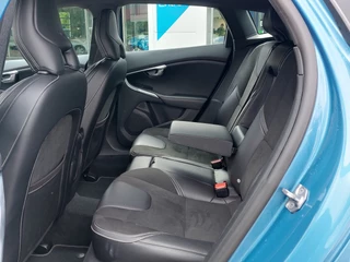 Volvo V40 Volvo V40 2.0 D2 R-Design Business | Origineel NL | Navi | Bi-Xenon | Clima | Cruise | Leder+Alcantara | Stoelverwarming | Pdc | Licht+Regensensor | 16''lm | Voorruitverwarming - afbeelding nr 8